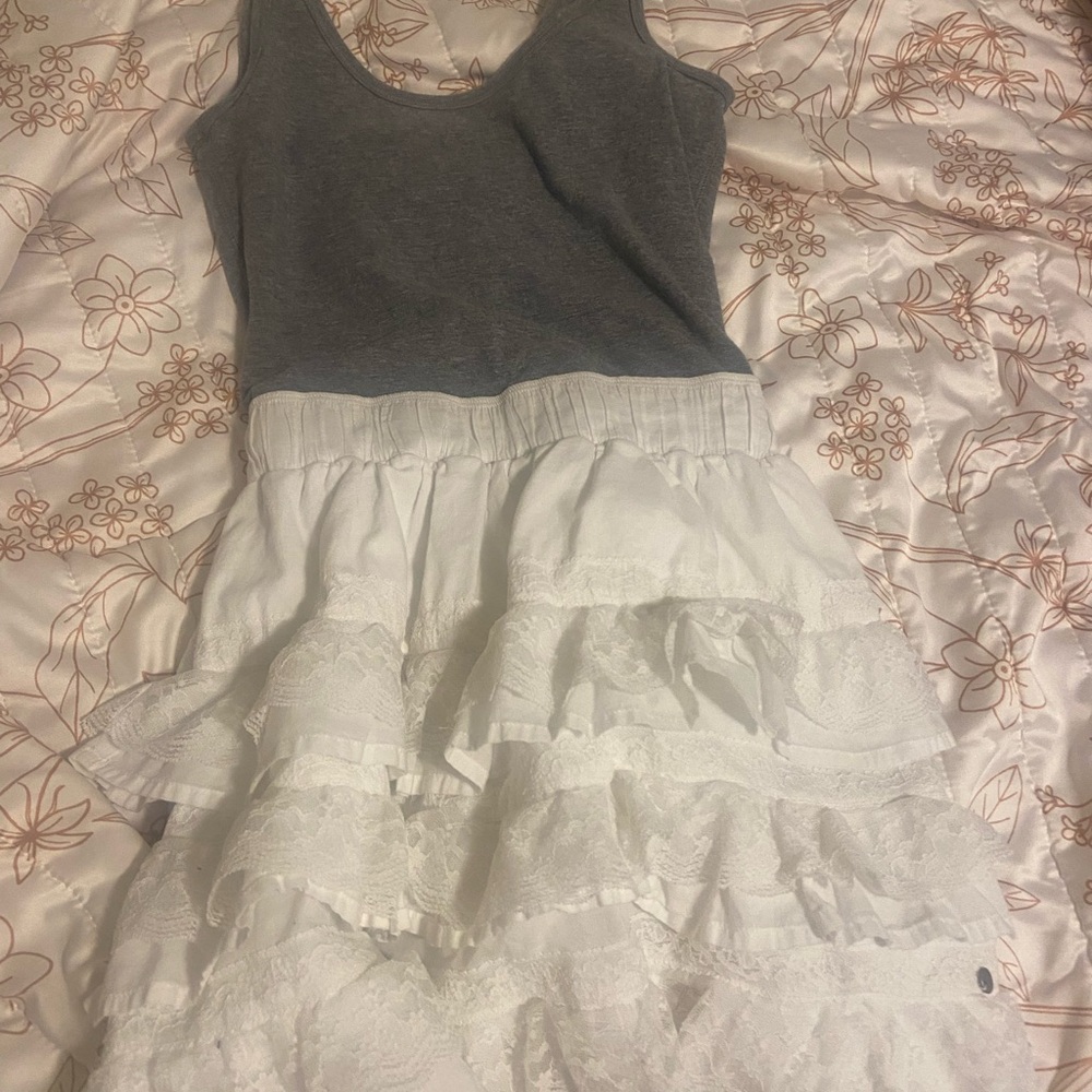 Abercrombie & Fitch Gray Tank Top with White Ruffled Midi Skirt
